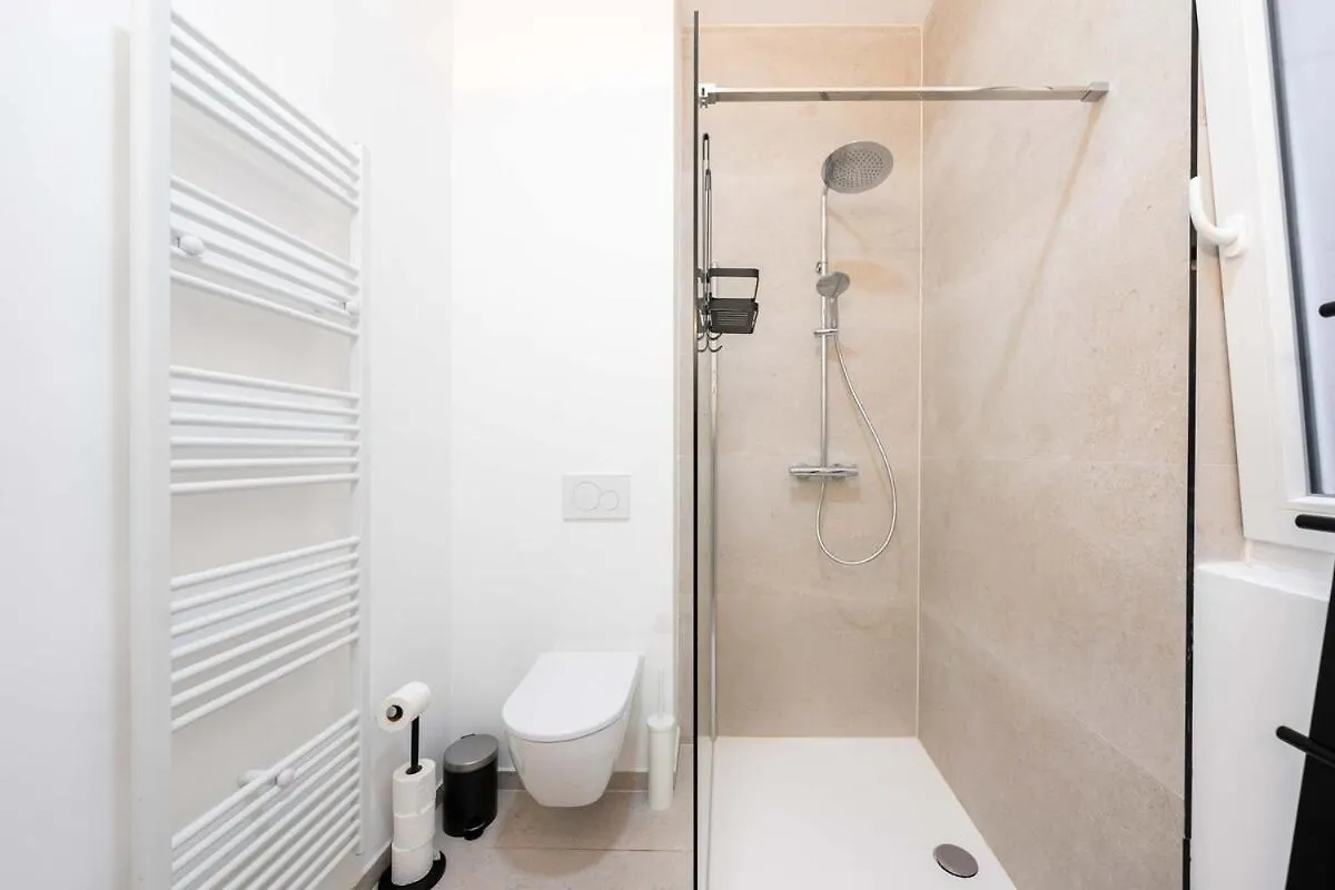Comfortable Urban Retreat For 6 In Central Antwerp 0*,  Belgium