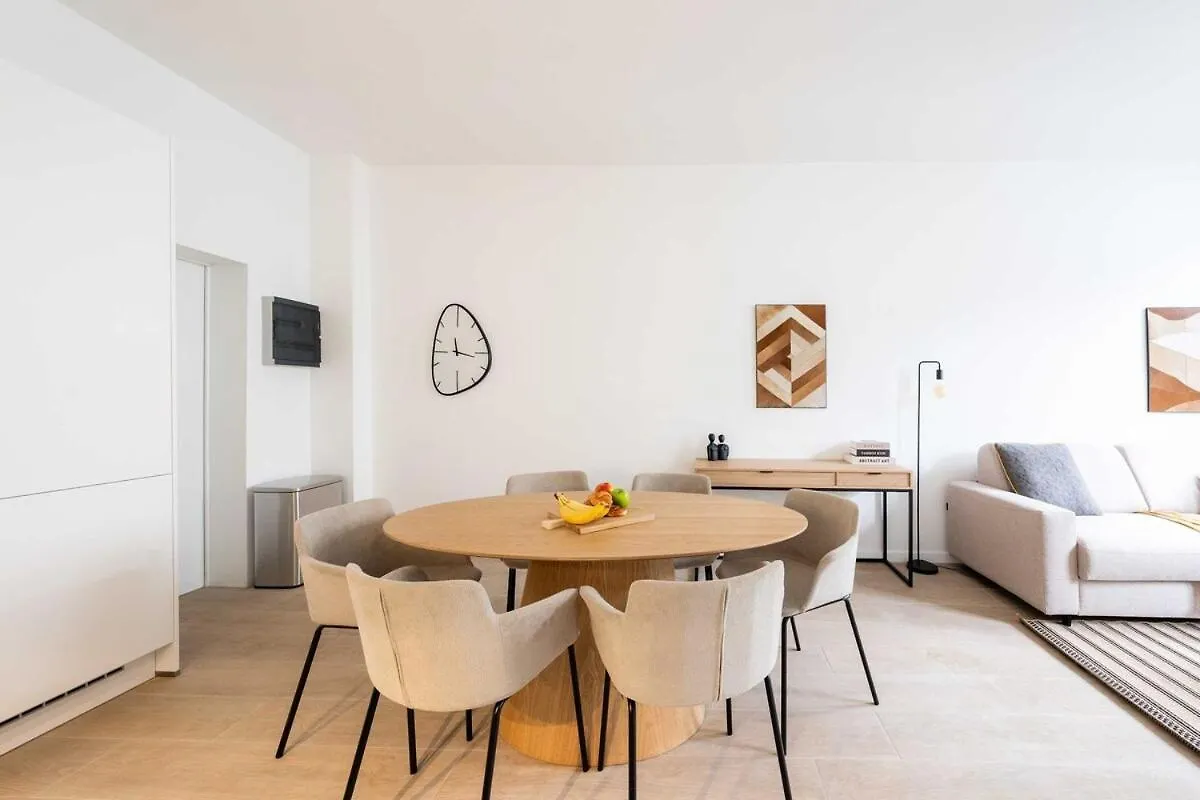 Apartment Comfortable Urban Retreat For 6 In Central Antwerp