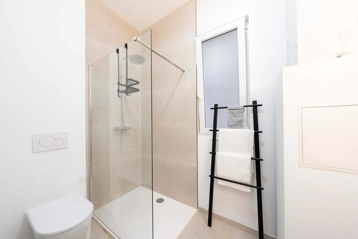 Comfortable Urban Retreat For 6 In Central Antwerp Belgium