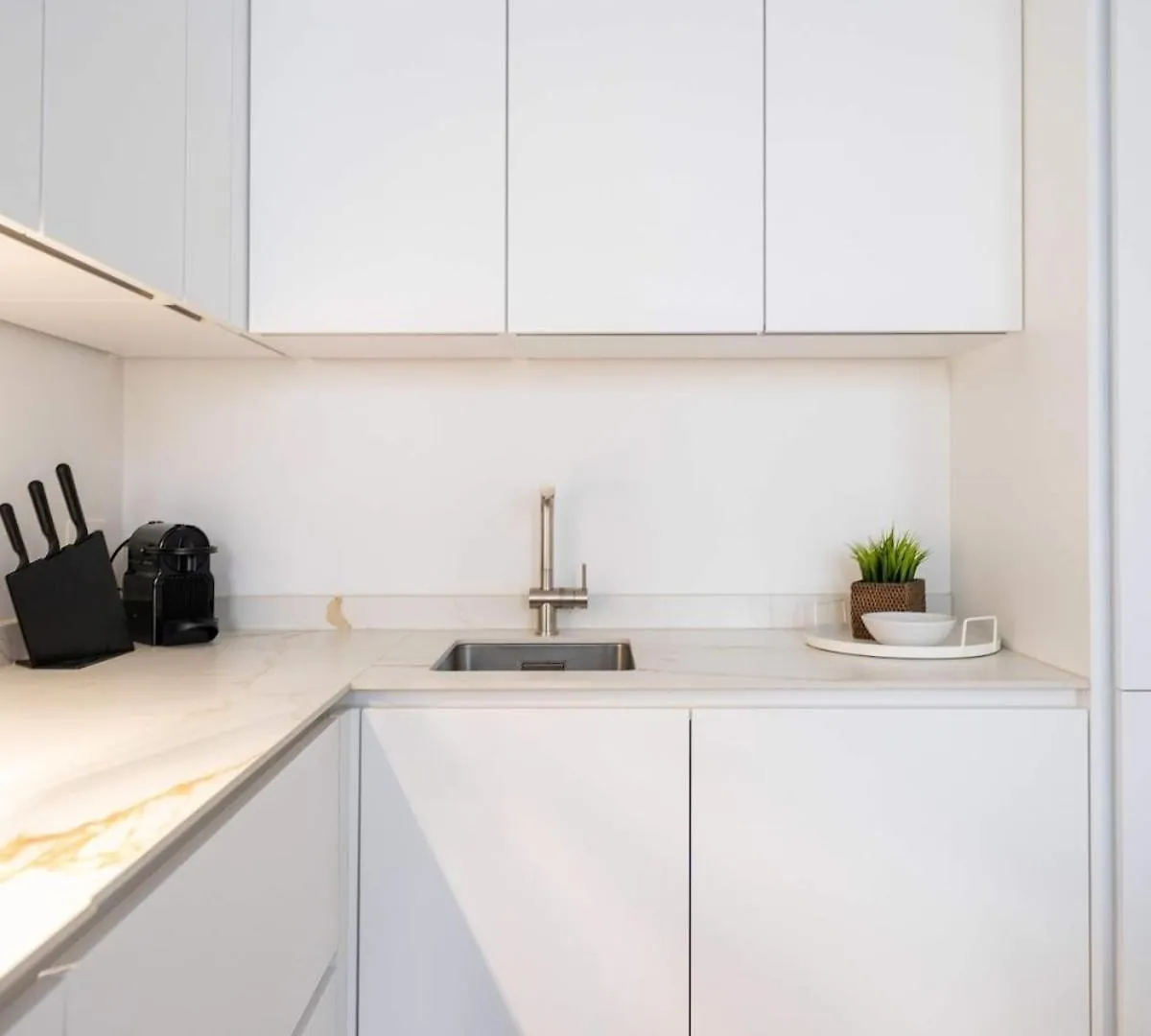 Comfortable Urban Retreat For 6 In Central Antwerp