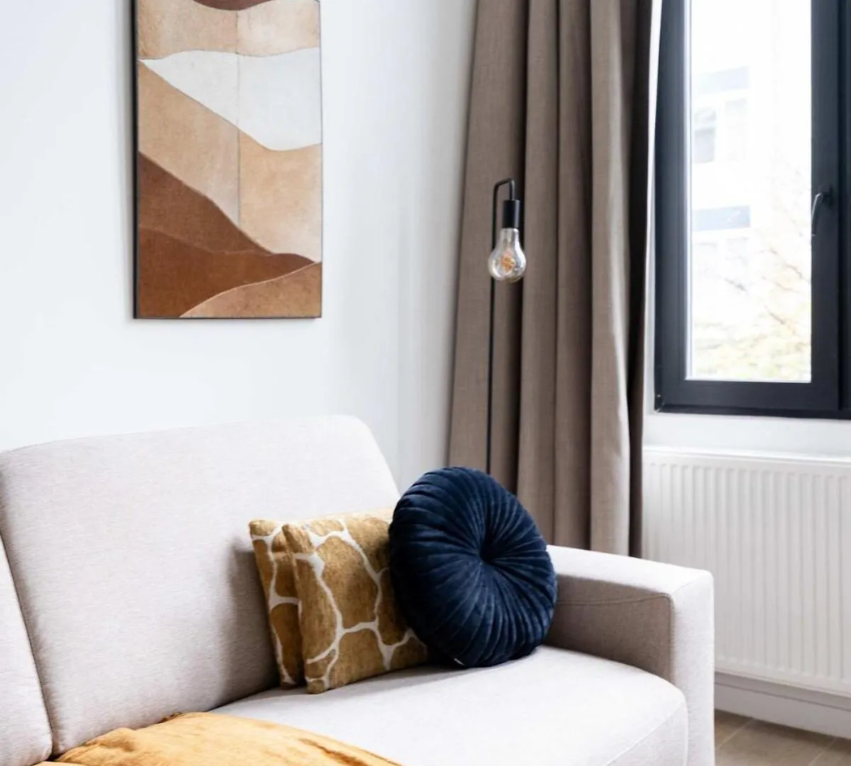 Comfortable Urban Retreat For 6 In Central Antwerp