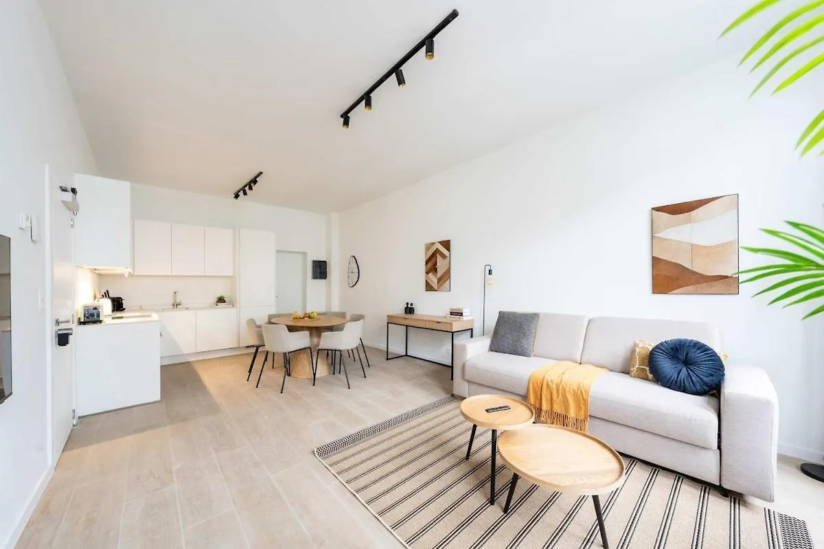 Comfortable Urban Retreat For 6 In Central Antwerp location